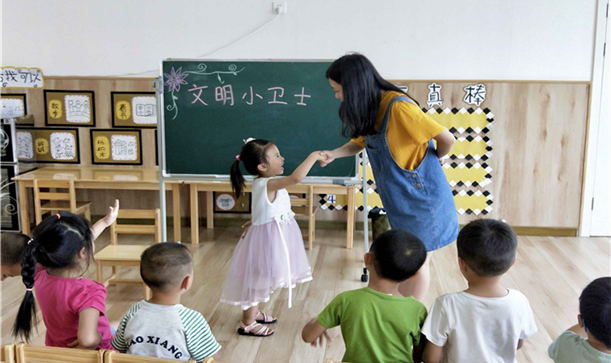 香寶寶幼兒園開展文明禮儀進校園活動